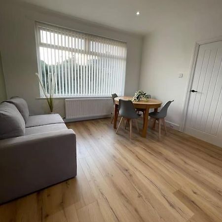 Whole House Modern Two Bedroom In Newcastle - Free Parking Экстерьер фото