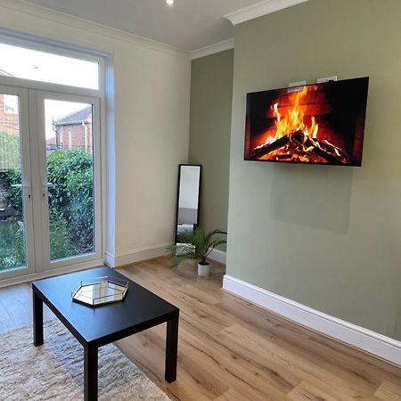 Whole House Modern Two Bedroom In Newcastle - Free Parking Экстерьер фото