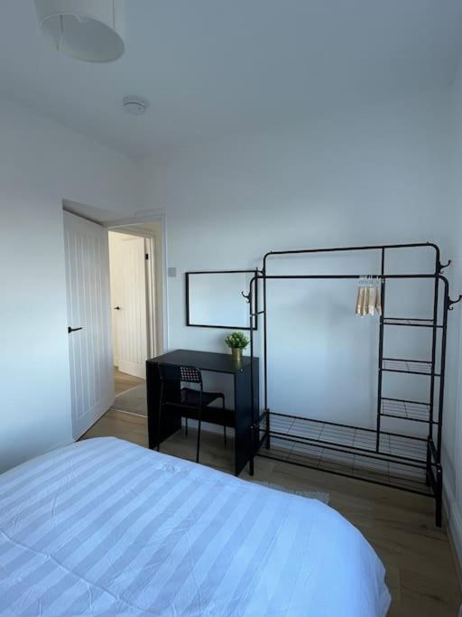Whole House Modern Two Bedroom In Newcastle - Free Parking Экстерьер фото